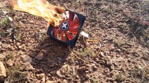 Сжег сломанный вентилятор с помощью емкости с бензином