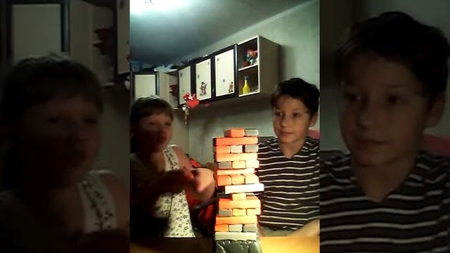 Играем в jenga Quake смотреть онлайн