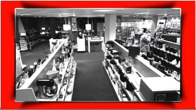 Clever Thief stealing TV (LG Thinq TV AD) смотреть онлайн