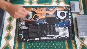 ASUS TUF A17 gaming laptop teardown / SSD install