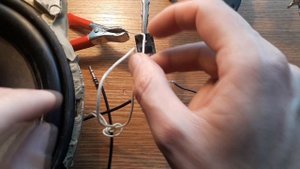 мощный усилитель на одном транзисторе TIP 35C (NPN) 12V