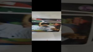 открытие наборов с карточками футболистов.