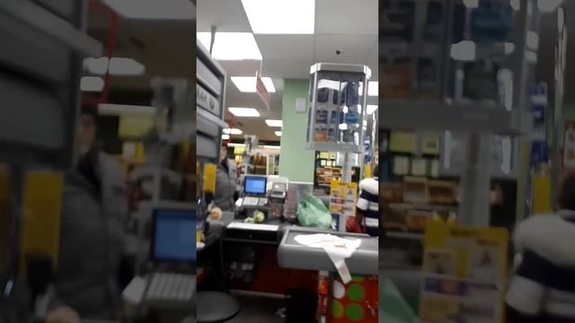 Вот что творится в магазине петерочка