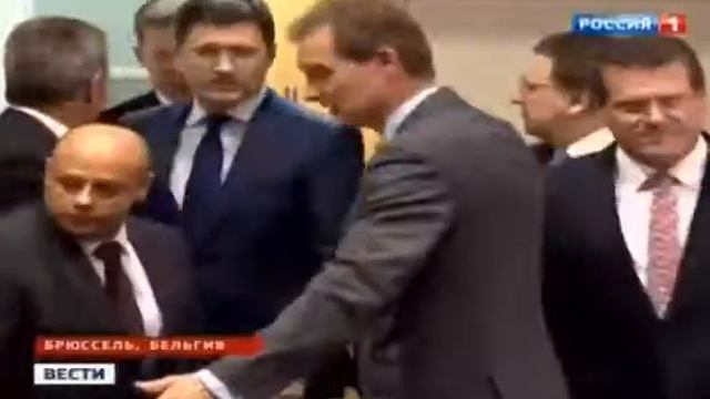 31.10.2014 Жесть! Продана аккуратно отодвинули при входе в зал для пресс конференции в Брюсселе смотреть онлайн