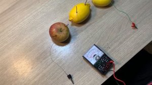 Фруктова батарейка