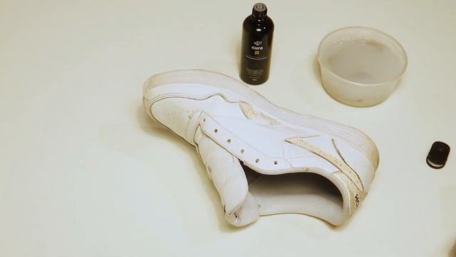 CREP CURE PROTECT: HOW I CLEAN MY REEBOK ROYAL TECHQUE !