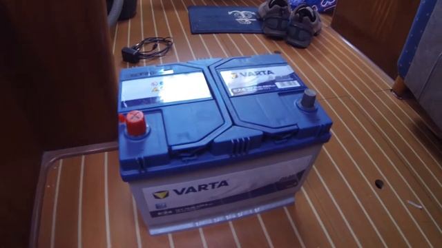 Mounting a new starter battery - Varta E24 blue dynamic смотреть онлайн