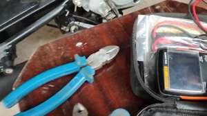 установка звукового повторителя поворотов bajaj boxer 150
