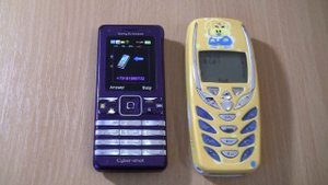 Incoming call & Outgoing call at the Same Time Sony Ericsson k770i +Nokia 3310 yellow