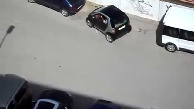 Припарковаться на Смарте нереально сложно!!!