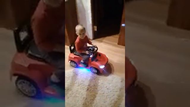 Детская машина на аккумуляторе. смотреть онлайн