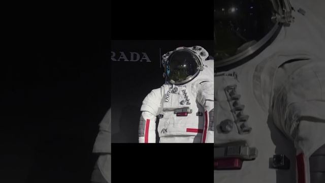 Axiom Space и Prada представили финальный дизайн скафандра Axiom Extravehicular Mobility Unit.