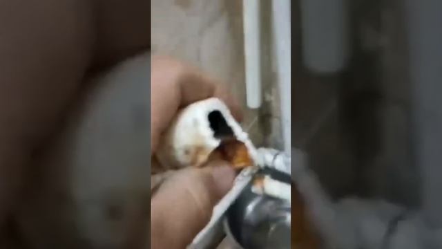 Как заменить пластиковую трубу на ГВС #сантехника#труба#ГВС#горячаявода#ванная_комната#заменастояка