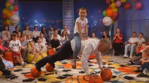 Знакомство. Врио губернатора Томской обл. В.В. Мазур посетил танцевальную школу ЮДИ.