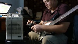 Электрогитара Cort G110 и Комбик из Китая с встроенным аккумулятором.