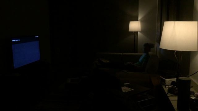 Controlling Philips Hue, Lifx, Sonos, Chromecast and Samsung TV with Amazon Echo (Alexa) смотреть онлайн