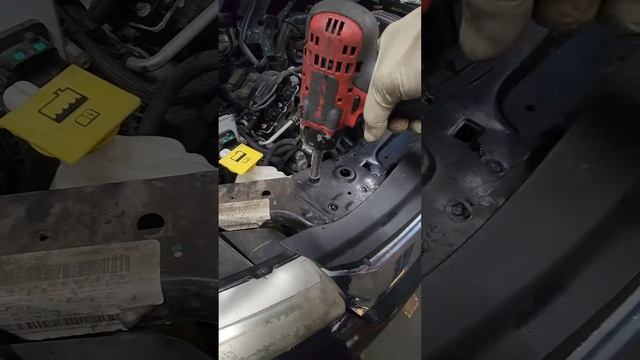 2011 Jeep Grand Cherokee replace radiator Parts 1 смотреть онлайн