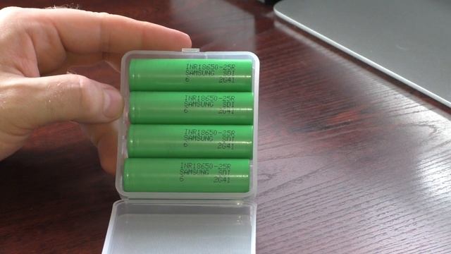 Обзор и распаковка 18650 Rechargeable Li-ion Battery 3.7V 2500mAh INR18650-25R (GREEN) от GearBest смотреть онлайн