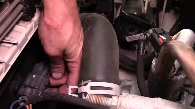 Part 1/2: 2005-2010 Chrysler 300, Dodge Magnum, and Charger radiator removal смотреть онлайн