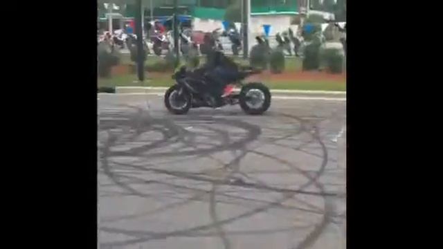Motorcycle stunt смотреть онлайн