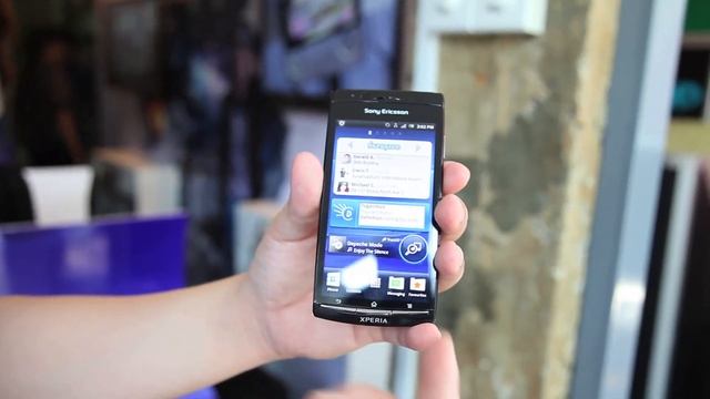 Sony Ericsson Xperia Arc - Hands On Demo смотреть онлайн