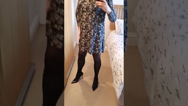 Blue floral swing dress with patent high heels смотреть онлайн