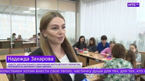 Участницы «Женского движения Ирбита» готовят подарки для бойцов СВО