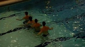 Synchroonzwemmen 3C: Daan, Ivar, Bas en Niels