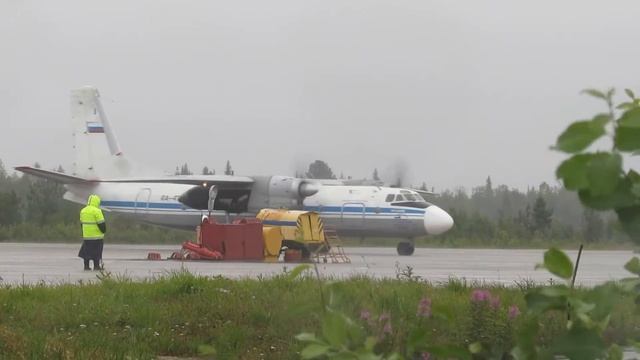Аэропорт "Хибины", АН-24РВ ОАО "Псковавиа", 31.07.2014 смотреть онлайн