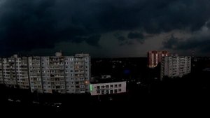 Гроза в Твери , б-р Ногина - потемнело за 5 минут