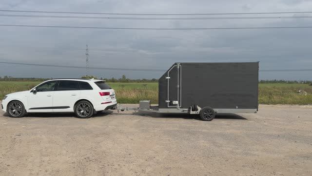 Легковой прицеп на пневме с фургоном