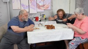 Семейное чаепитие с домашними котлетками ПОДВАЛ ИЛЬИЧА