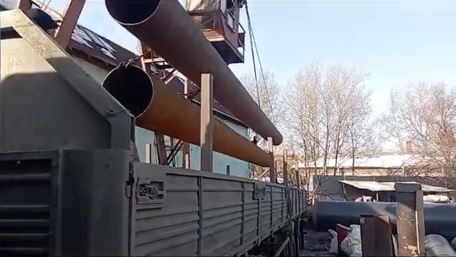 Выгрузка труб,для нанесения ВУС изоляции