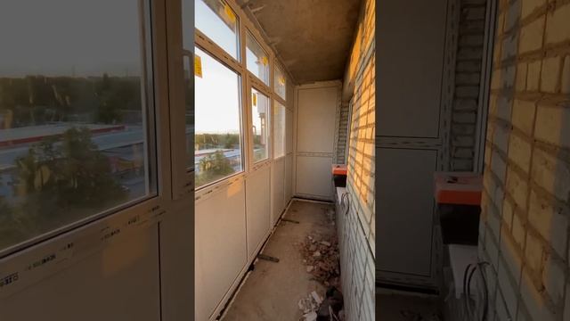 Остекление балкона на 8 этаже в Таганроге с кривоположенными плитами перекрытия. #таганрог #балконы