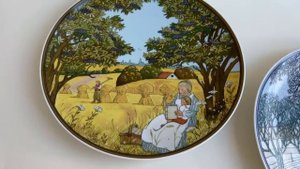 Пара коллекционных тарелок из фарфора