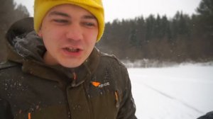 Кто первый пробьет лед до находок и доберется до воды получит 1000$