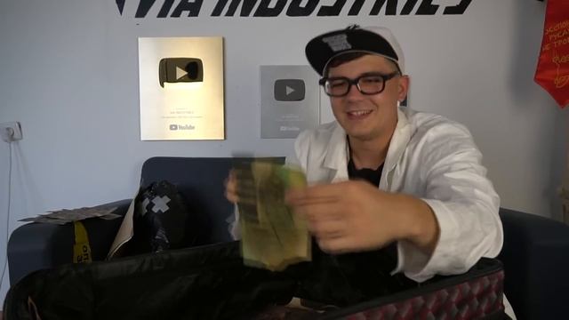 Купили на аукционе потерянный чемодан доктора из психбольницы