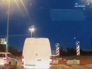 Вспышка в небе над Петербургом: что это было?