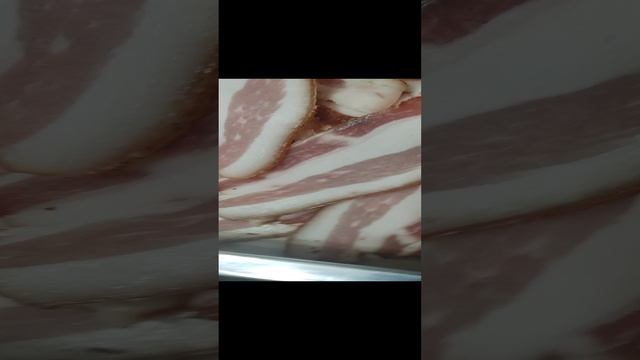 Сырокопчëный бекон или грудинка рапид