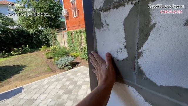 РАЗДВИЖНЫЕ окна и входная группа для остекления навеса частного дома.