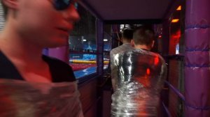 Кто последний выберется из пленки на батутах, тот получит 1000$