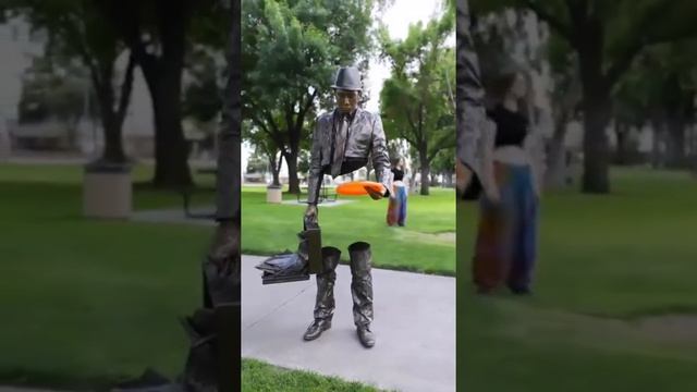 Уличный фокусник. смотреть онлайн