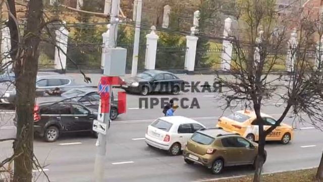 Напротив Комсомольского парка произошла драка водителей из-за ДТП