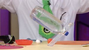 Удивительный научный "фокус" с равновесием бутылки