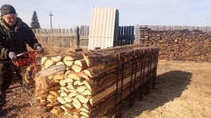 Пилим горбыль на дрова