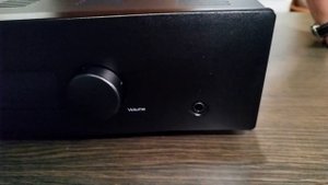 Распаковка интегрального усилителя со встроенным фонокорректором и стримером Hegel 190v