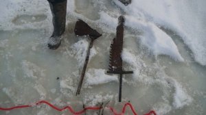 Мы подняли опасные жуткие находки со дна с помощью поискового магнита на озере викингов