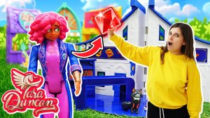 Супергерои спасают Тару Дункан! Видео про игры в куклы Тара Дункан - Самоцвет сделал Машу малышкой!