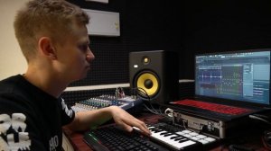 Превратили буханку в музыкальный центр и записали трек!