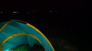 Остались на всю ночь в палатке, чтобы заснять на камеру пришельцев и летающую тарелку!